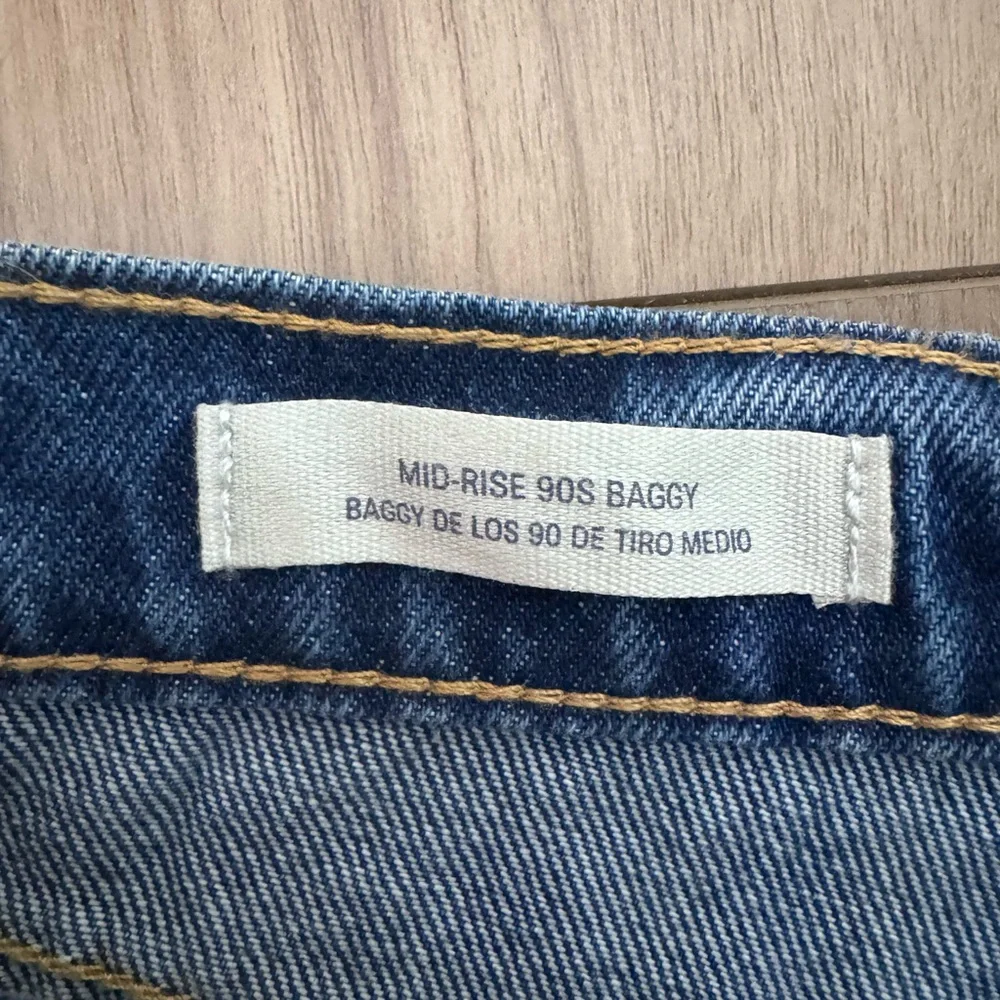 Universal Thread Mid-rise 90s baggy Jeans- size 2 - Picture 3 of 5